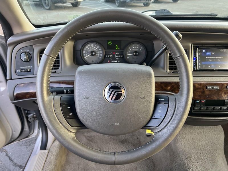 2010 Mercury Grand Marquis LSImage 10