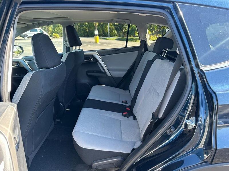 2017 Toyota RAV4 XLE photo 12