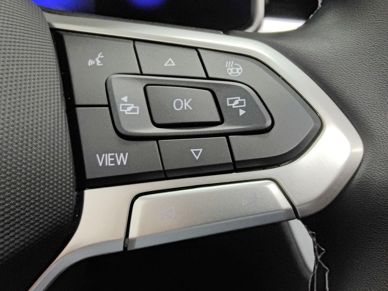 Used 2025 Volkswagen Taos SE AWD w/SunroofImage 28