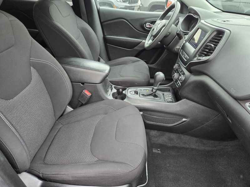 Used 2021 Jeep Cherokee Latitude FWD