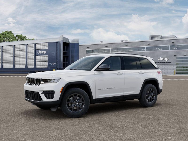 New 2027 Jeep Grand Cherokee Laredo X 4x2Image 2
