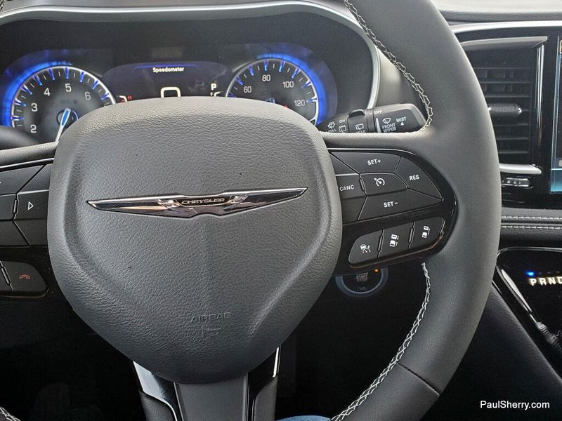 New 2026 Chrysler Pacifica Select