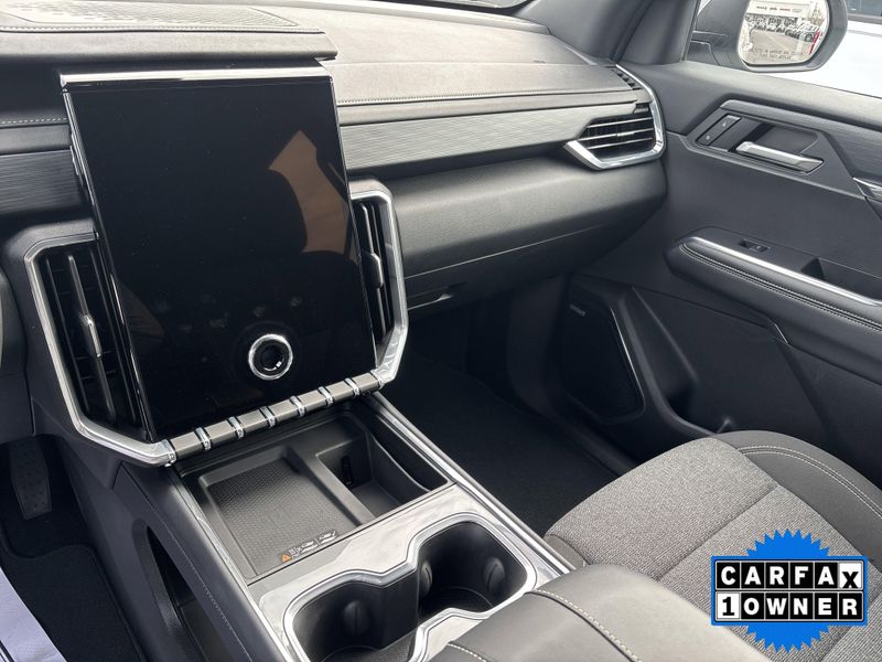 Used 2025 GMC Acadia FWD ElevationImage 29