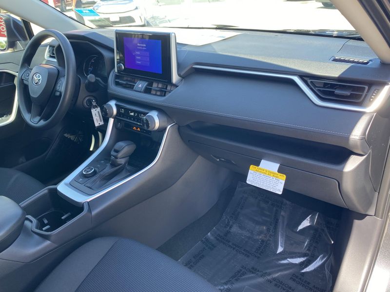 New 2025 Toyota RAV4 Hybrid LEImage 9