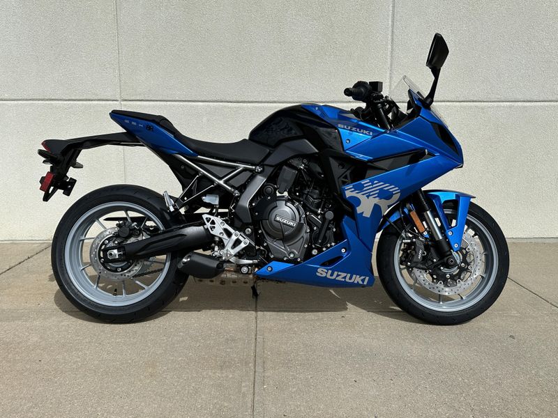 2025 Suzuki GSX8RImage 2