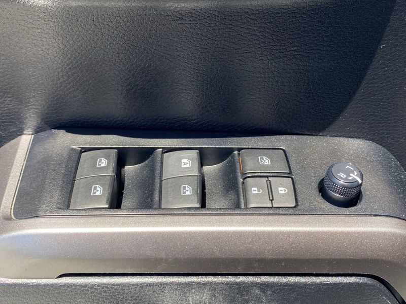 Used 2022 Toyota Tacoma SR5Image 17