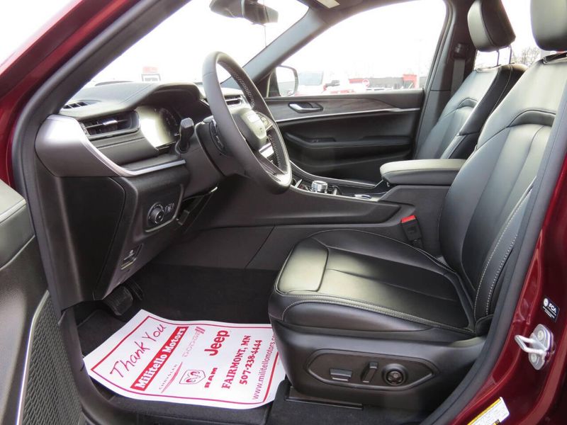 New 2026 Jeep Grand Cherokee Limited 4x4Image 9