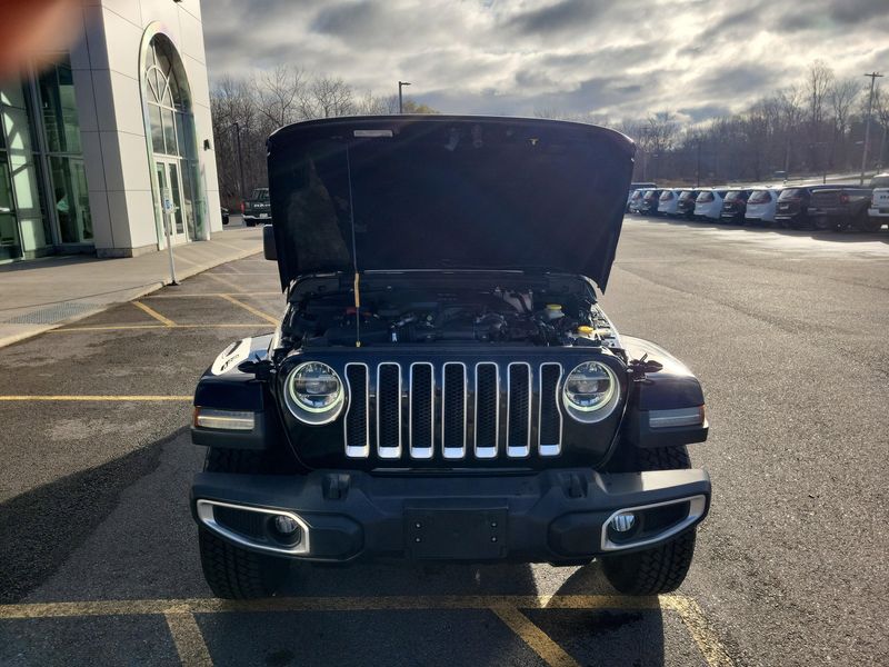 Used 2018 Jeep Wrangler Unlimited SaharaImage 21
