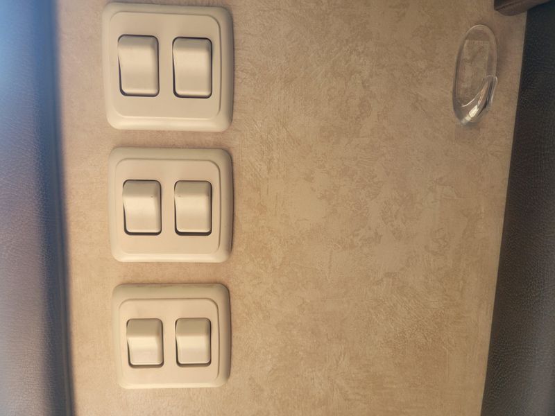 Used 2015 FOREST RIVER STEALTH 1913 Image 24