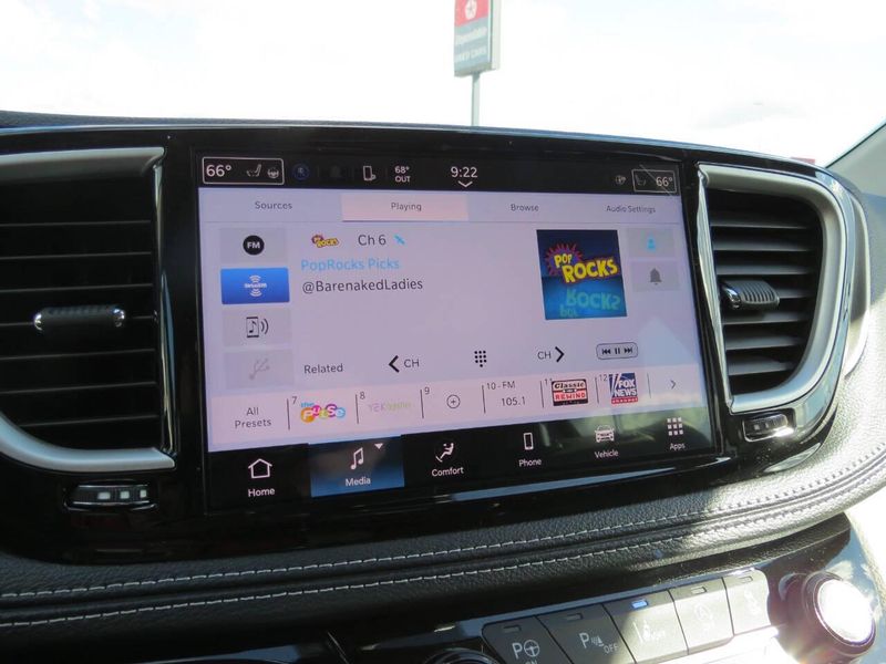 New 2026 Chrysler Voyager LxImage 14