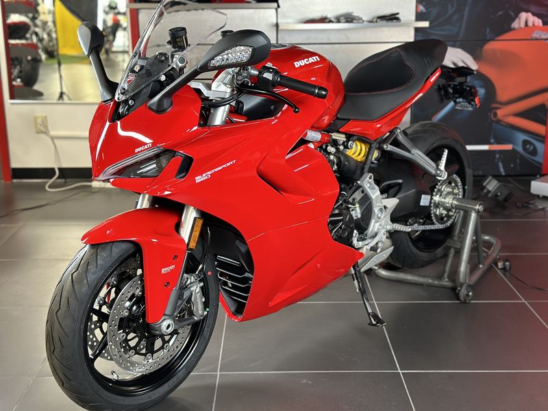 2024 Ducati SupersportImage 3