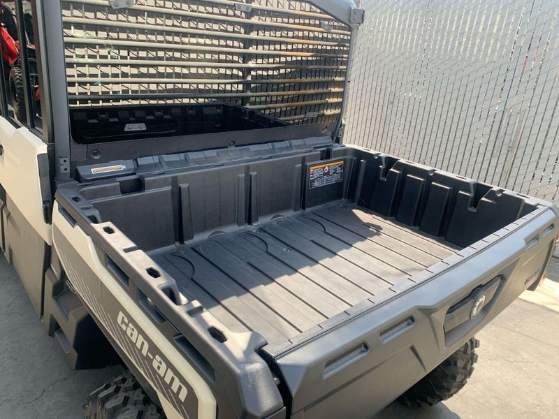 New 2025 Can-Am DEFENDER MAX LIMITED CAB HD10 Image 15