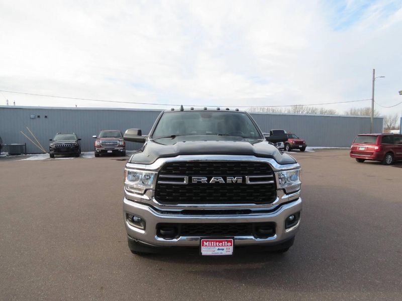 Used 2022 RAM 3500 Big Horn 4x4 4dr Crew Cab 6.3 ft. SB SRW PickupImage 3