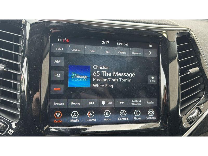 Used 2020 Jeep Cherokee LimitedImage 11