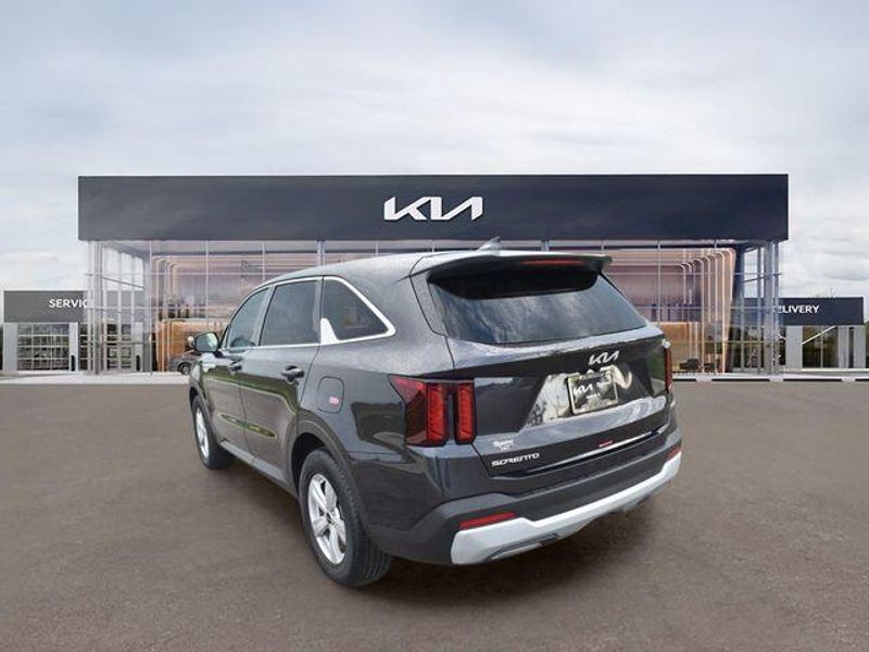 New 2026 Kia Sorento LXImage 6