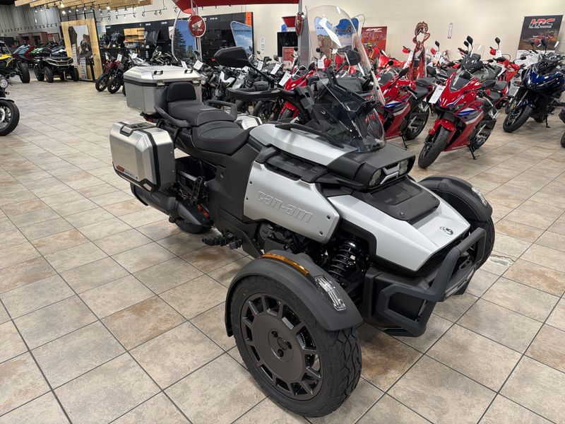 New 2025 Can-Am CANYON XT Image 12