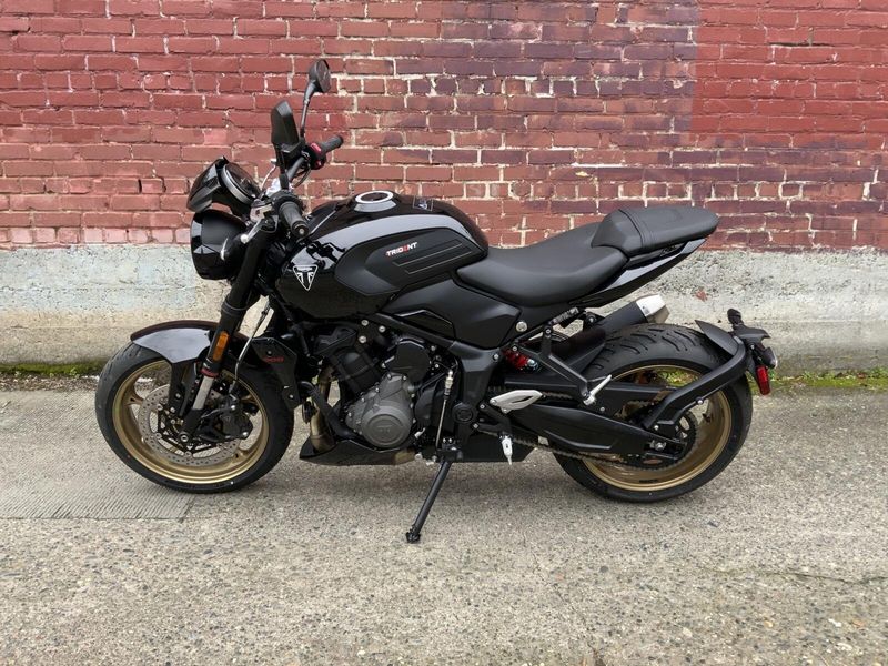 2027 Triumph TRIDENT 800