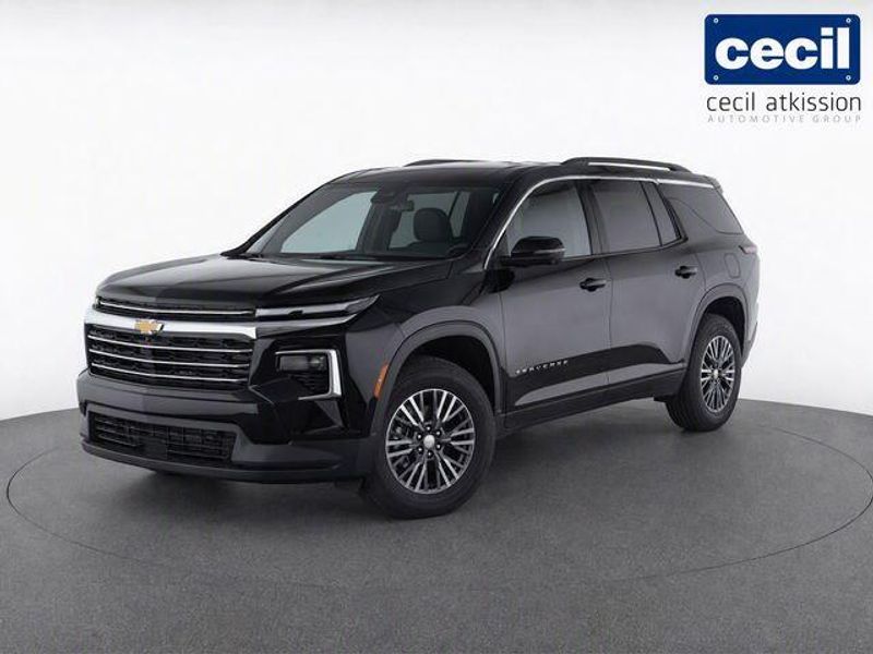 Used 2025 Chevrolet Traverse LT