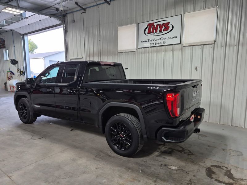 Used 2021 GMC Sierra 1500 ElevationImage 17