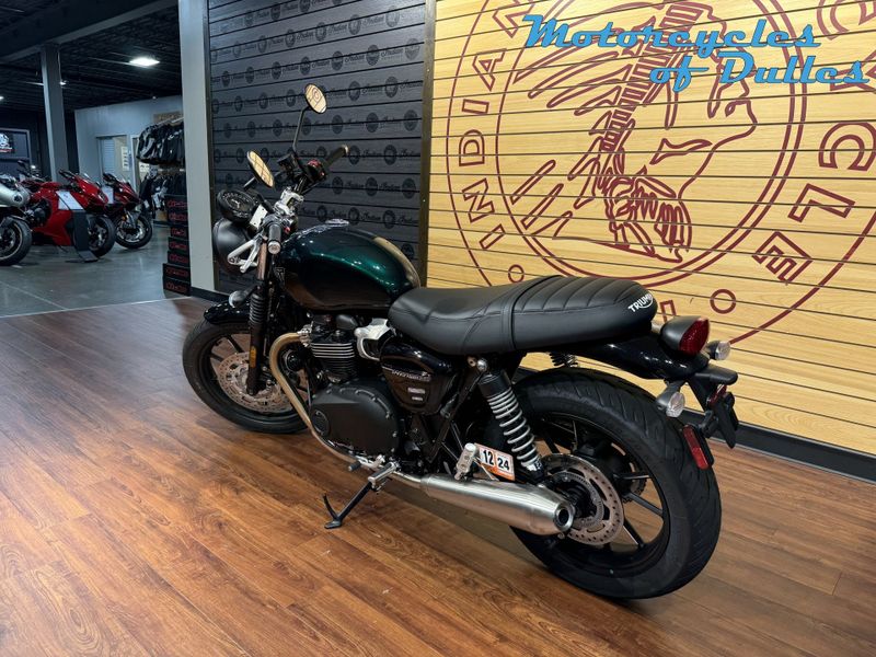 2024 Triumph Speed Twin 900 in a Competition Green/Phantom Black exterior color. Motorcycles of Dulles 571.934.4450 motorcyclesofdulles.com 