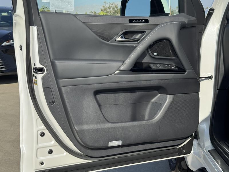 New 2026 Lexus LX 600 LuxuryImage 17