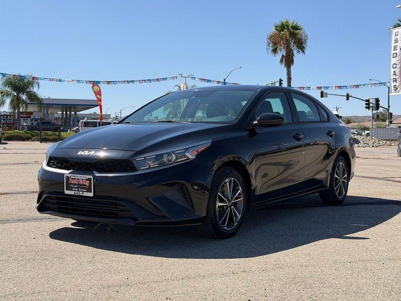 Used 2023 Kia Forte LXSImage 3