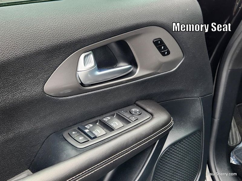 New 2026 Chrysler Pacifica Select