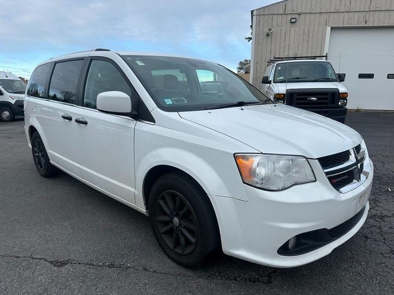 2019 Dodge Grand Caravan SXTImage 1