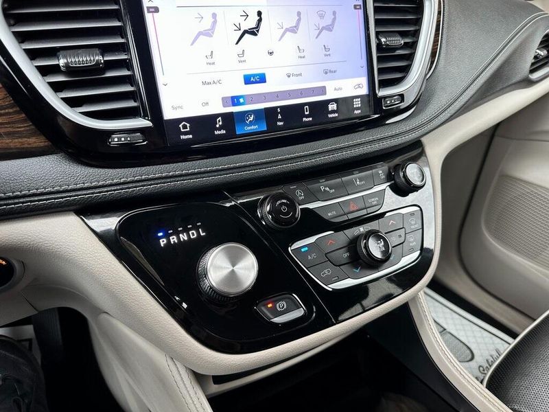 2023 Chrysler Pacifica LimitedImage 8