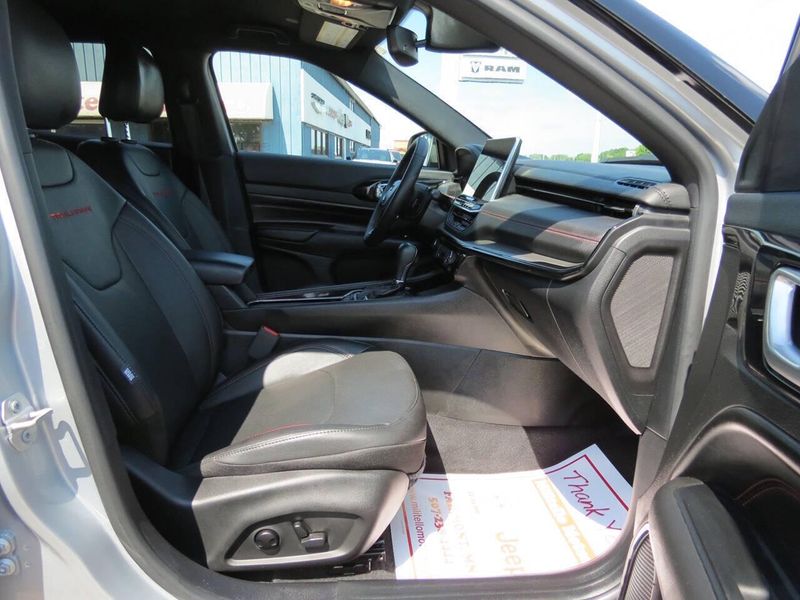 Used 2025 Jeep Compass Trailhawk 4x4 4dr SUVImage 15