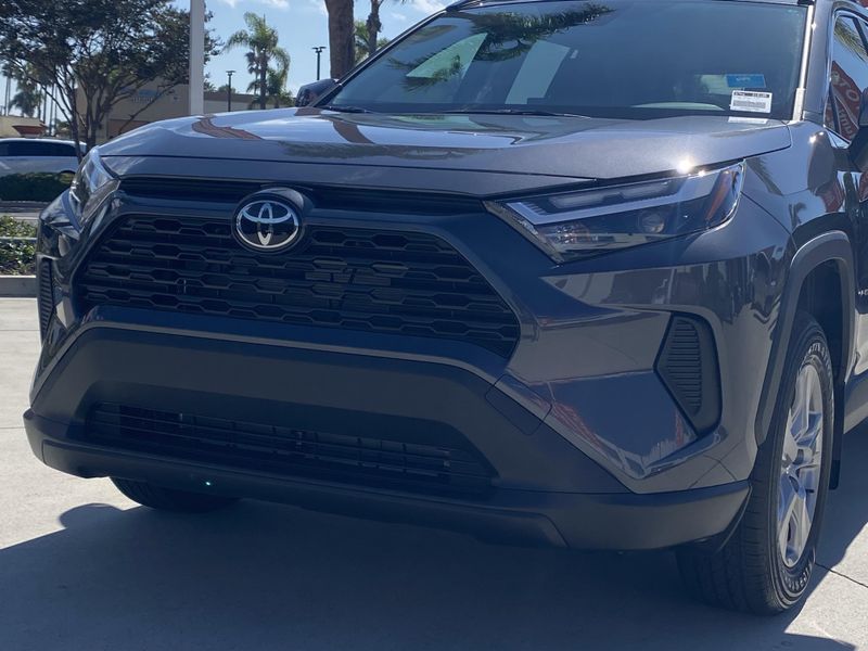 New 2025 Toyota RAV4 Hybrid XLEImage 7