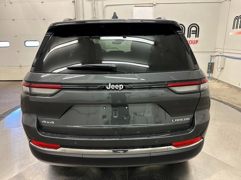 2025 Jeep Grand Cherokee Laredo X 4x4Image 9