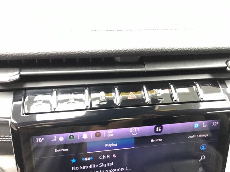 Used 2023 Jeep Grand Cherokee L LimitedImage 8