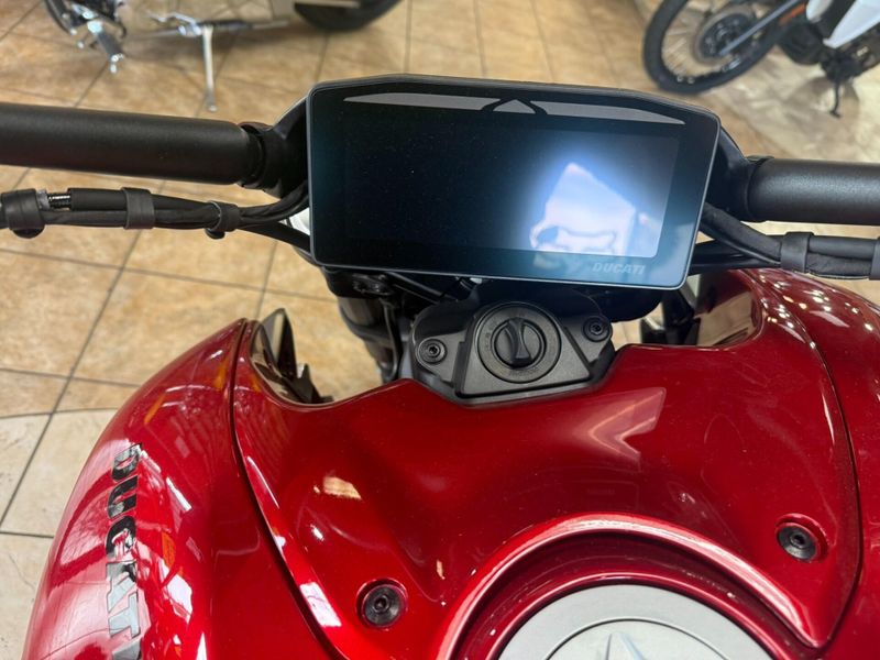 New 2026 Ducati X DIAVEL V4 Image 19