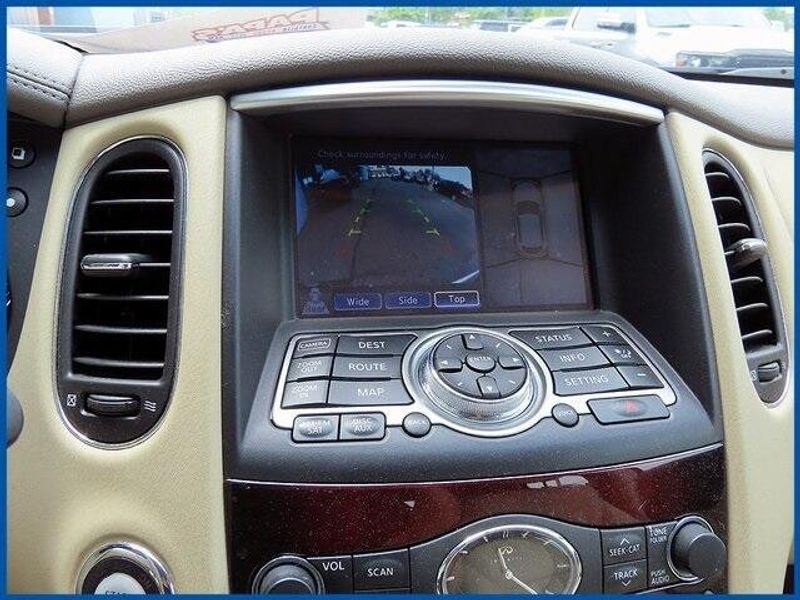 2015 INFINITI QX50 JourneyImage 18