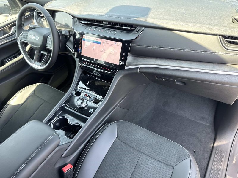 New 2026 Jeep Grand Cherokee L Laredo Altitude 4x2