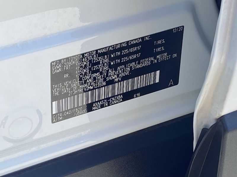 Used 2021 Toyota RAV4 LEImage 30