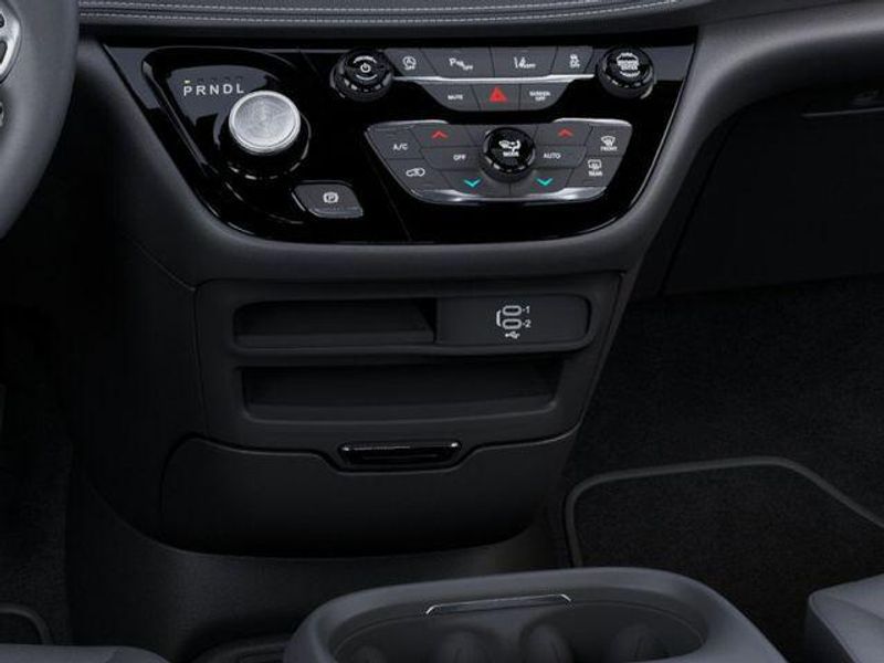 New 2026 Chrysler Pacifica SelectImage 24