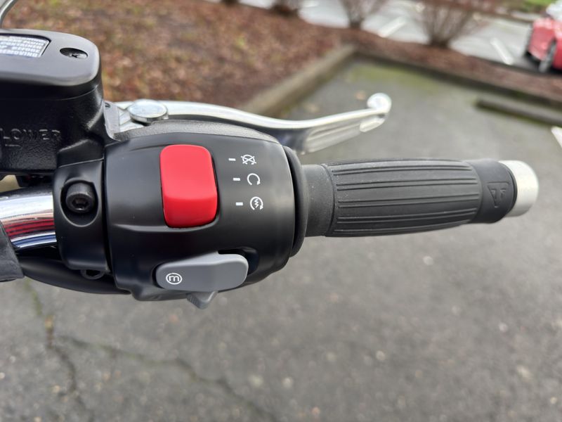 2025 Triumph Bonneville Speedmaster - PACIFIC BLUE - SILVER ICE 