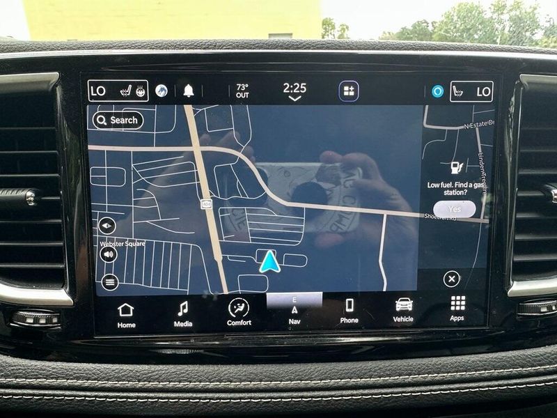 2021 Chrysler Pacifica Limited photo 2