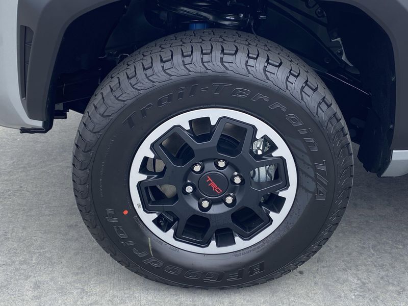 2025 Toyota Tacoma TRD Off RoadImage 8
