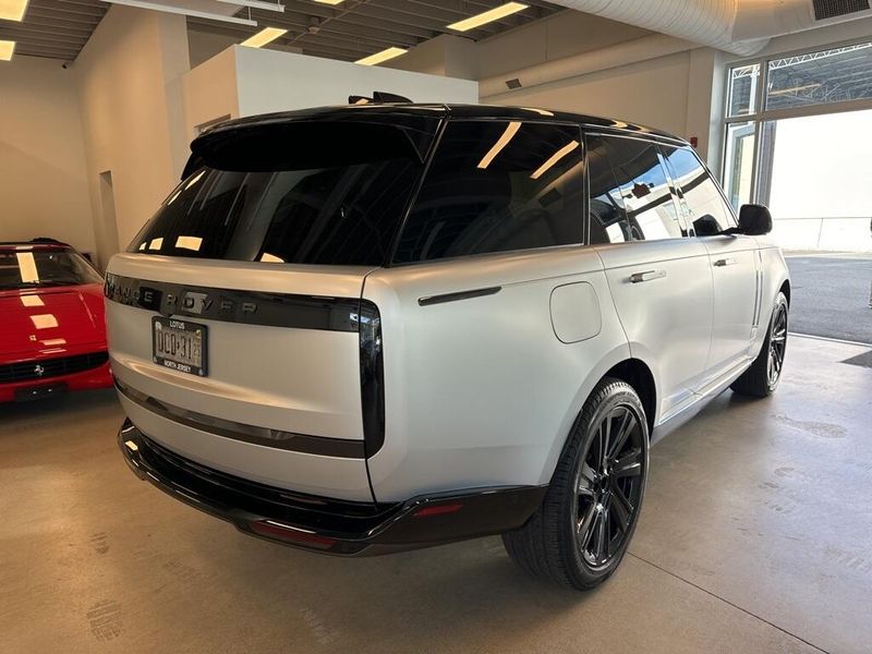 2023 Land Rover Range Rover SEImage 19