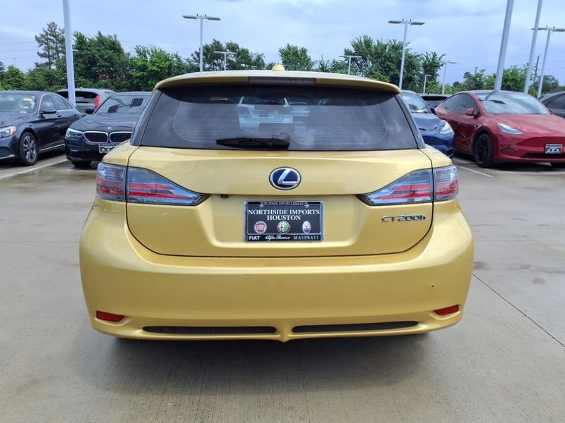 2011 Lexus CT 200h 200hImage 14