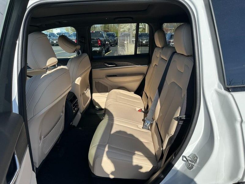 2025 Jeep Grand Cherokee Limited 4x4Image 13