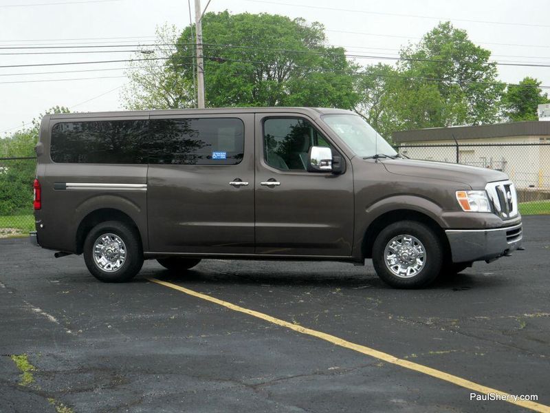 2017 Nissan NV Passenger NV3500 HD SVImage 23