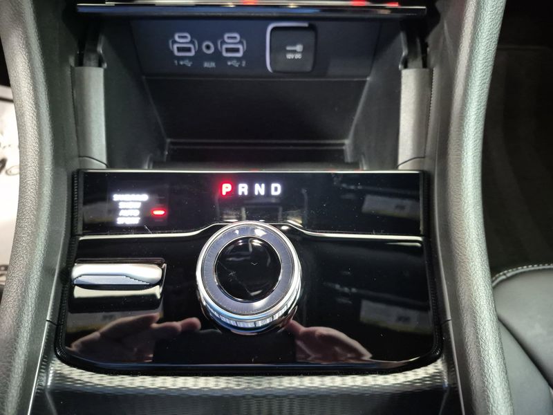 New 2025 Jeep Grand Cherokee L Limited 4x4Image 35