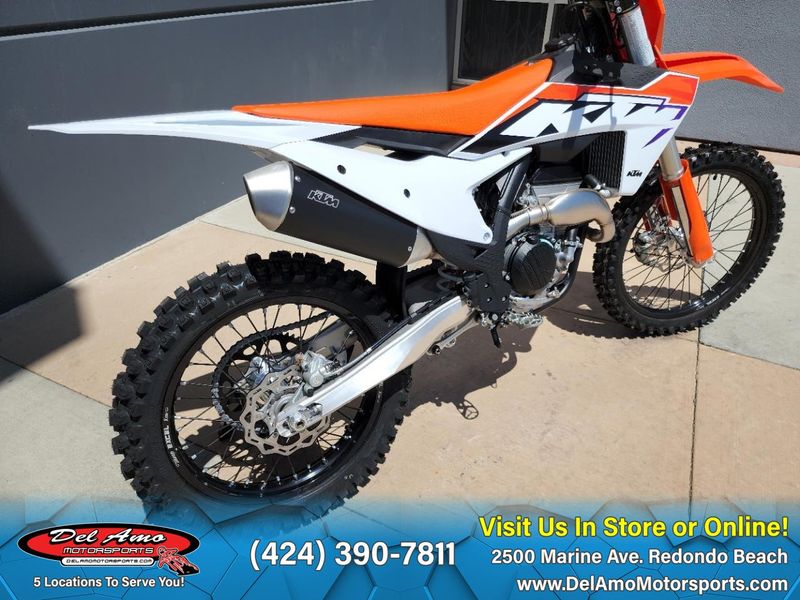 2024 KTM 250 SX  in a ORANGE exterior color. Del Amo Motorsports of Redondo Beach (424) 304-1660 delamomotorsports.com 