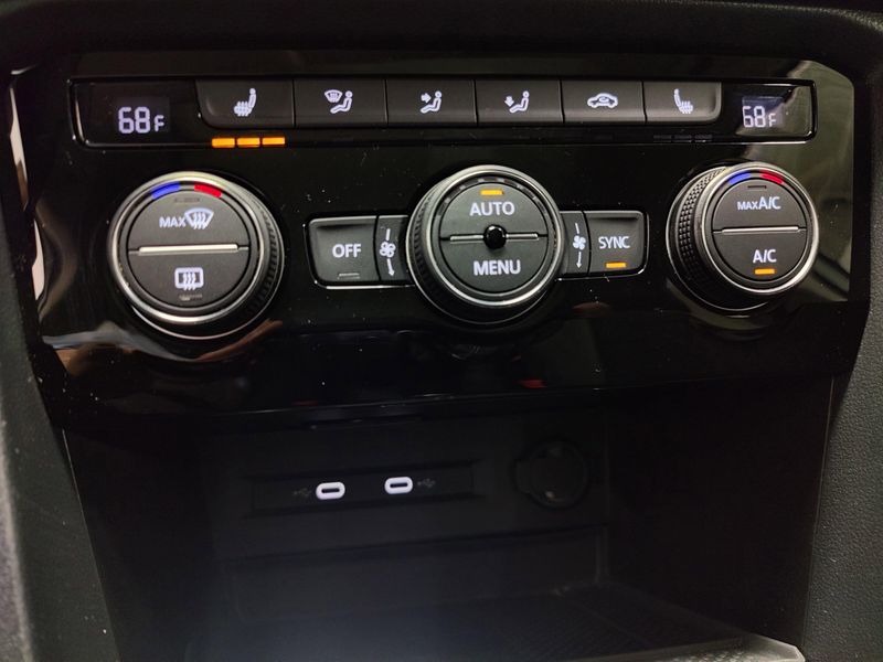 Used 2024 Volkswagen Taos SE AWD w/Sunroof & Black Plus PkgImage 25