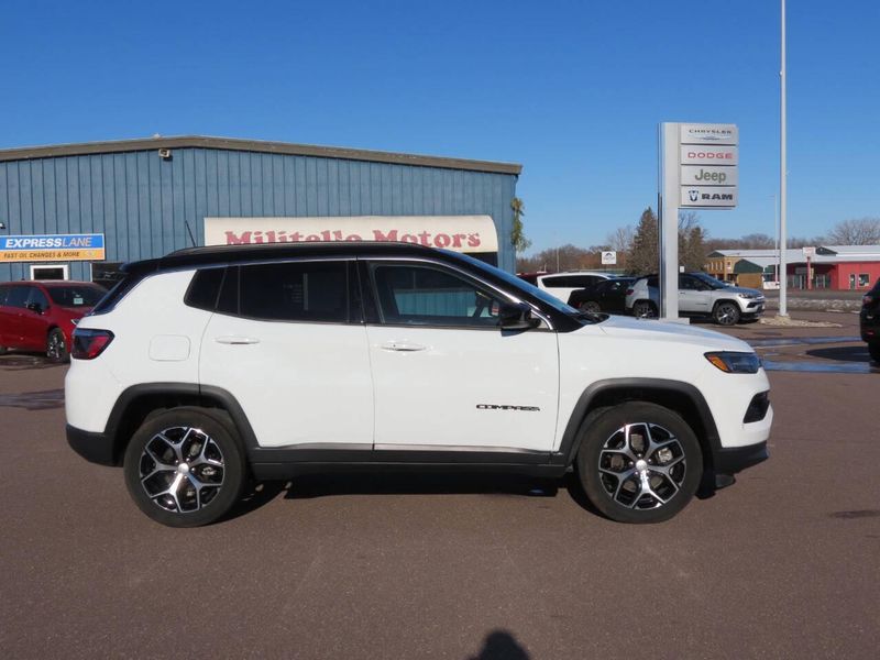 Used 2024 Jeep Compass Limited 4x4 4dr SUVImage 1