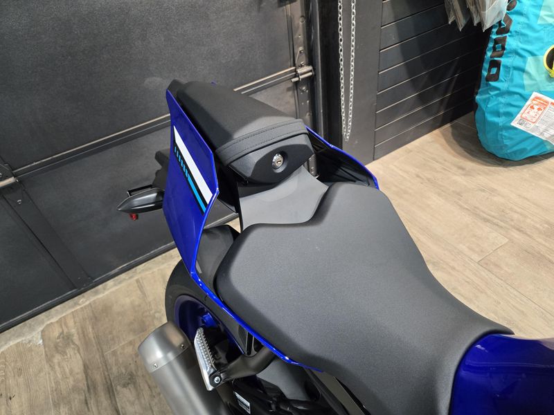 2025 Yamaha YZFR1 TEAM BLUE Image 10